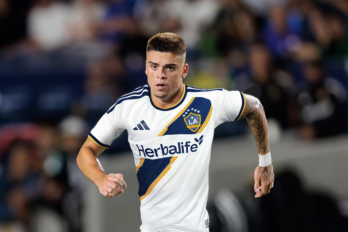 洛杉矶银河 2026-27 赛季主场球衣 © 球衫堂 kitstown 洛杉矶银河 2026-27 赛季主场球衣 © 球衫堂 kitstown