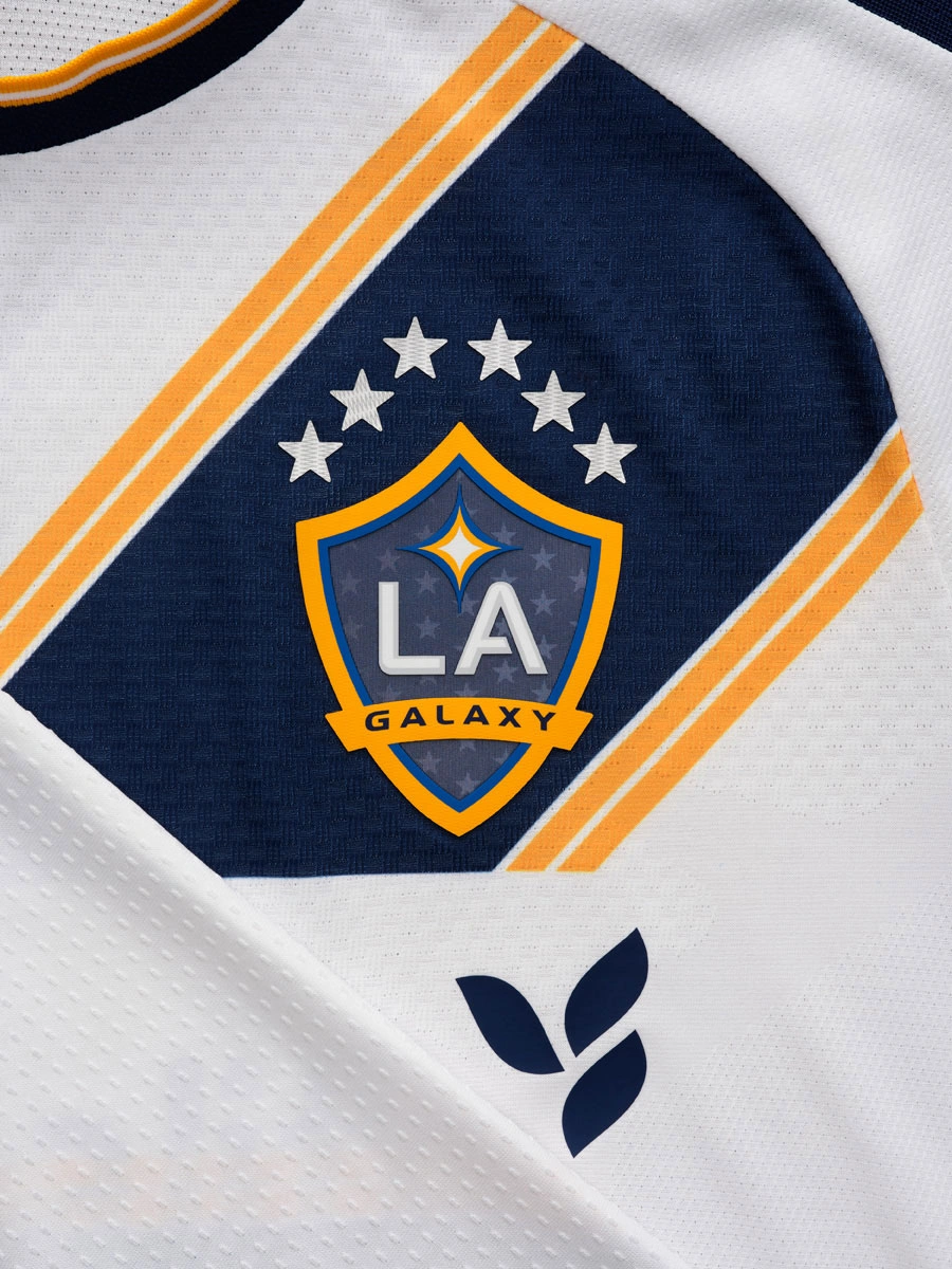 洛杉矶银河 2026-27 赛季主场球衣 © 球衫堂 kitstown 洛杉矶银河 2026-27 赛季主场球衣 © 球衫堂 kitstown