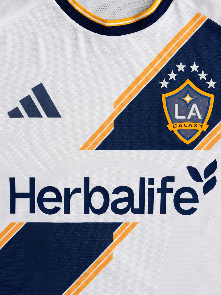 洛杉矶银河 2026-27 赛季主场球衣 © 球衫堂 kitstown 洛杉矶银河 2026-27 赛季主场球衣 © 球衫堂 kitstown
