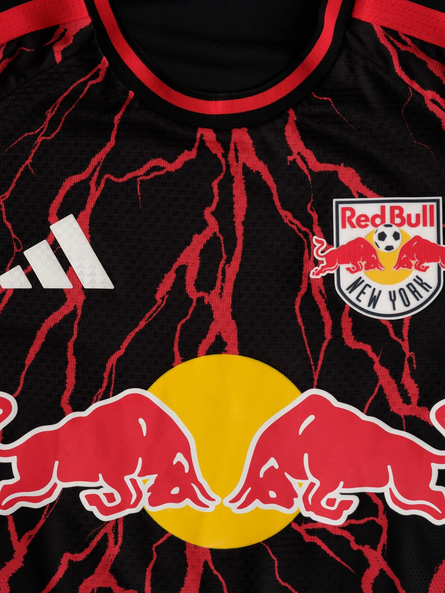 纽约红牛 2026-27 赛季主场球衣 © 球衫堂 kitstown