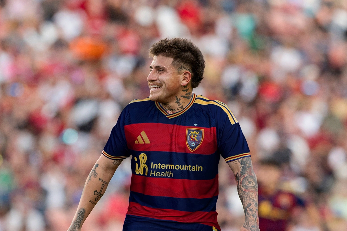 皇家盐湖城 2026-27 赛季主场球衣 © 球衫堂 kitstown 皇家盐湖城 2026-27 赛季主场球衣 © 球衫堂 kitstown