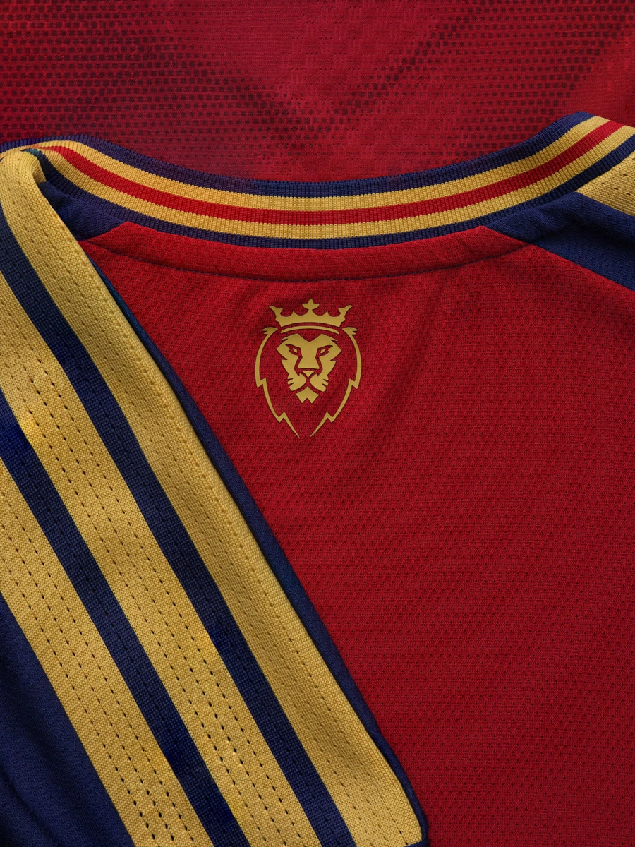 皇家盐湖城 2026-27 赛季主场球衣 © 球衫堂 kitstown 皇家盐湖城 2026-27 赛季主场球衣 © 球衫堂 kitstown