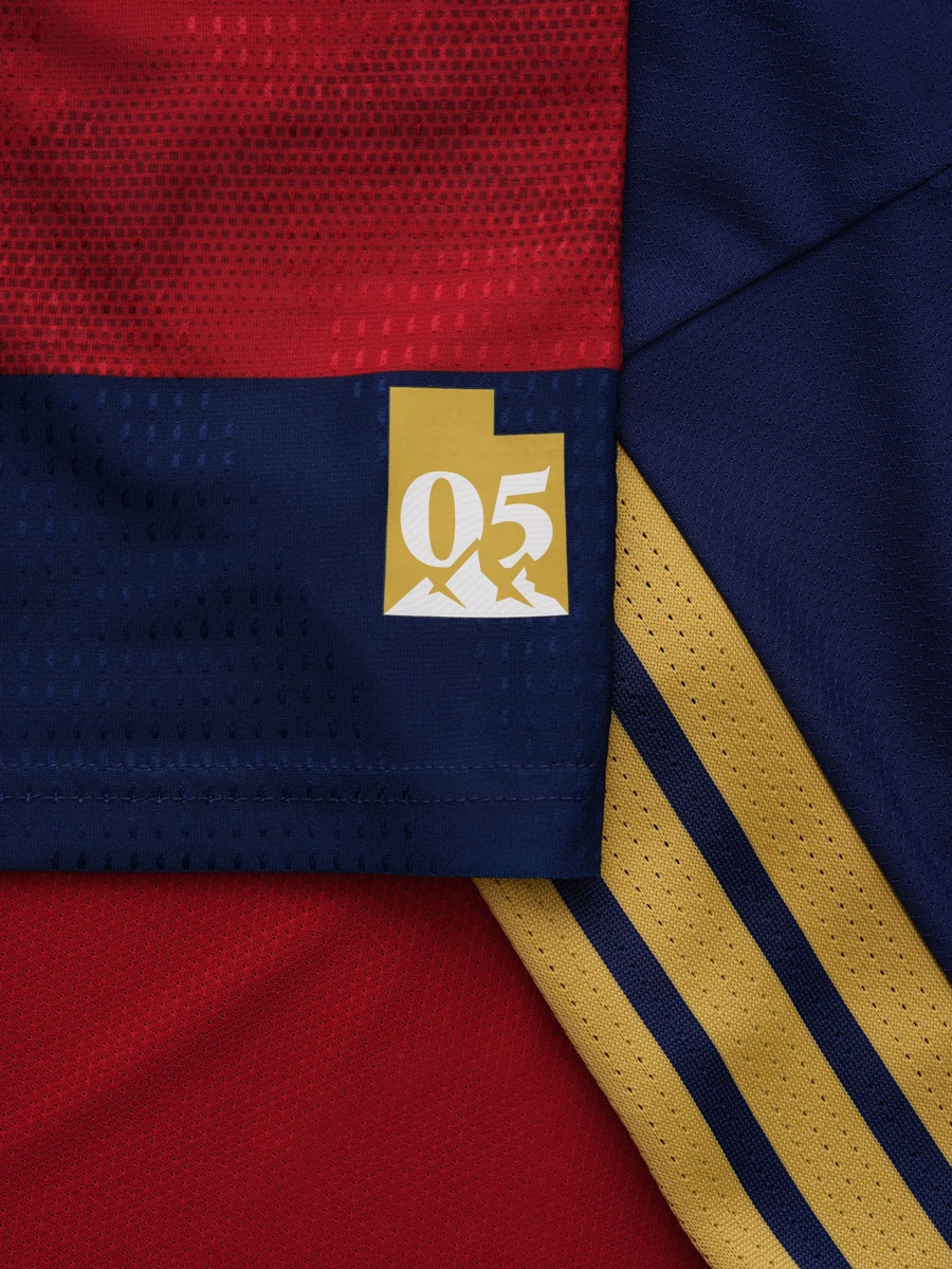 皇家盐湖城 2026-27 赛季主场球衣 © 球衫堂 kitstown 皇家盐湖城 2026-27 赛季主场球衣 © 球衫堂 kitstown