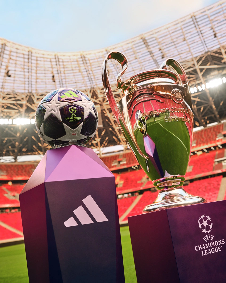 2025-26 赛季欧足联冠军联赛淘汰赛阶段官方比赛用球 © 球衫堂 kitstown