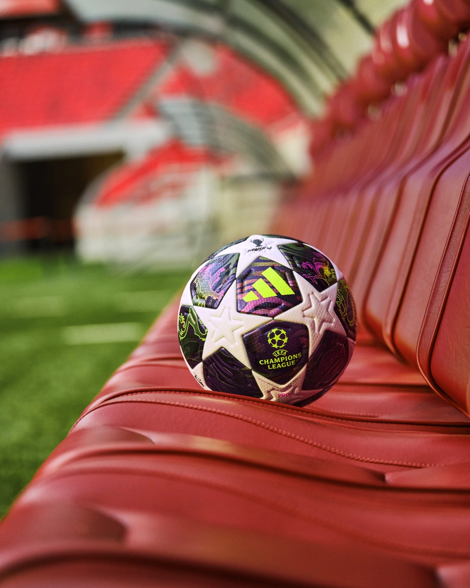 2025-26 赛季欧足联冠军联赛淘汰赛阶段官方比赛用球 © 球衫堂 kitstown