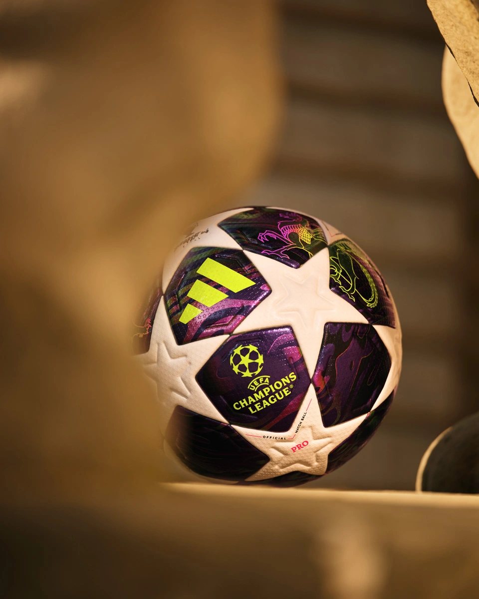2025-26 赛季欧足联冠军联赛淘汰赛阶段官方比赛用球 © 球衫堂 kitstown