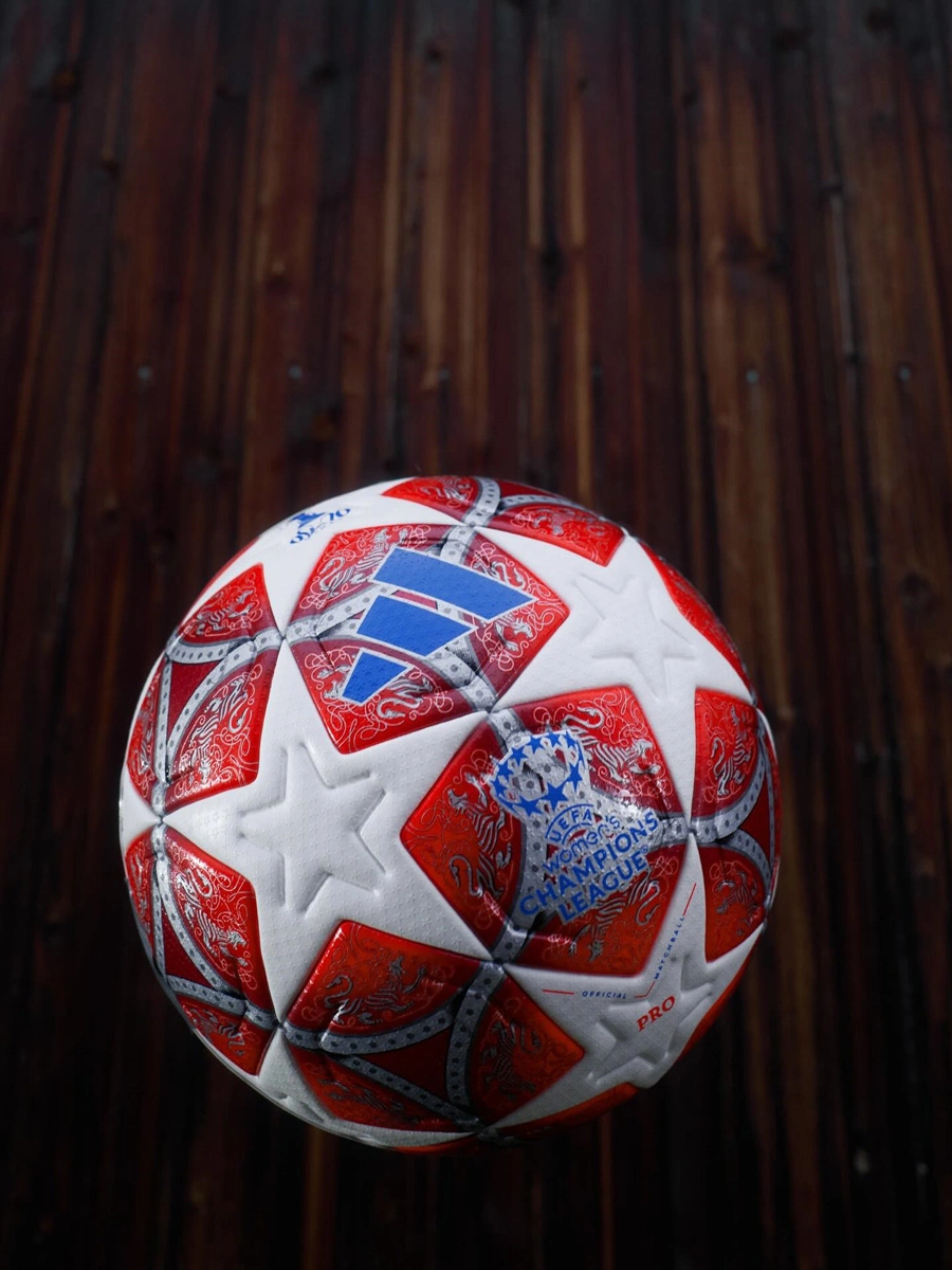 2025-26 赛季欧足联女子冠军联赛淘汰赛阶段官方比赛用球 © 球衫堂 kitstown