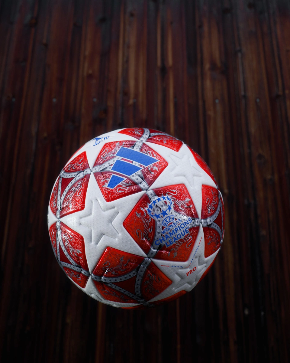 2025-26 赛季欧足联女子冠军联赛淘汰赛阶段官方比赛用球 © 球衫堂 kitstown 2025-26 赛季欧足联女子冠军联赛淘汰赛阶段官方比赛用球 © 球衫堂 kitstown