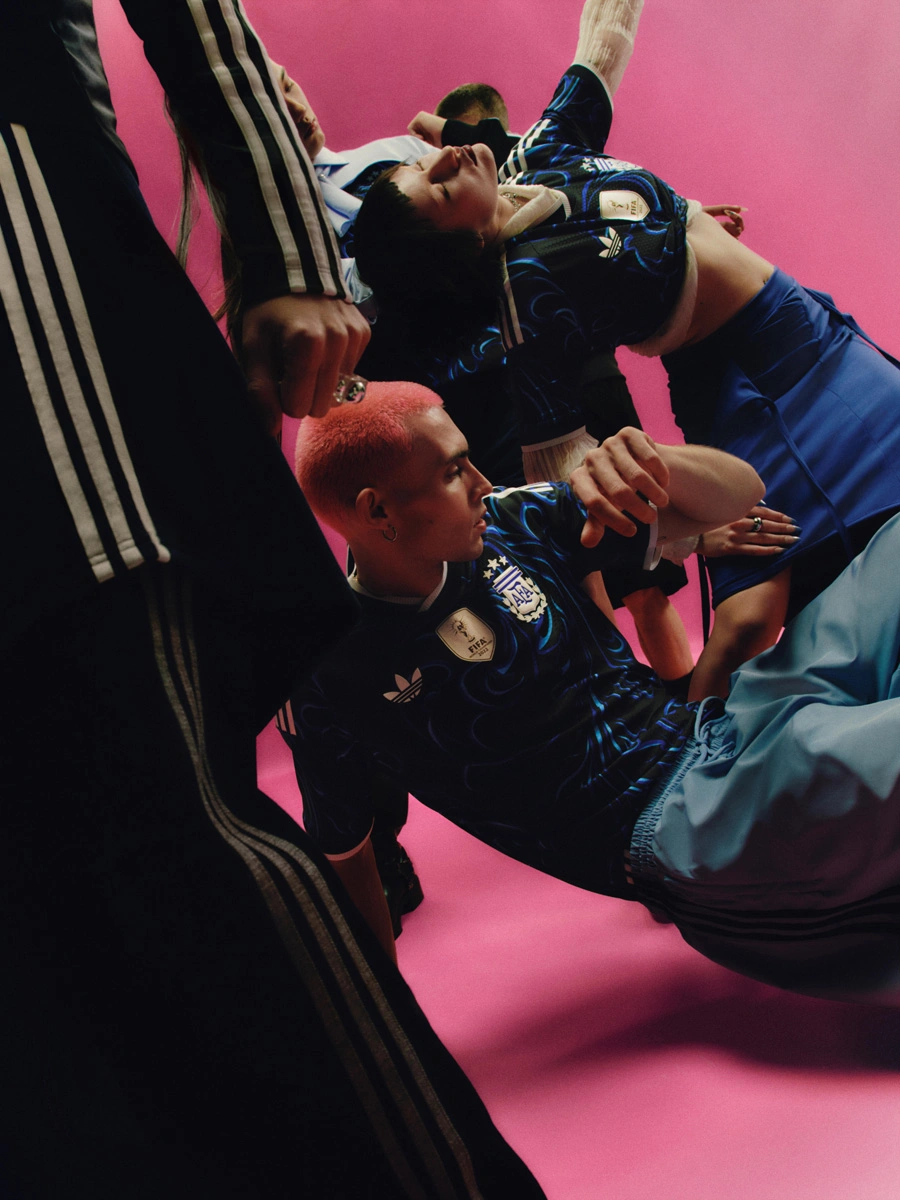 阿迪达斯发布 2026 年世界杯国家队客场球衣 © 球衫堂 kitstown