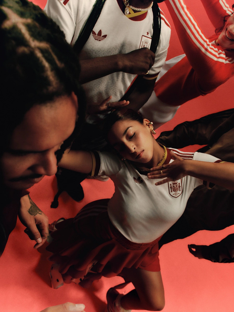 阿迪达斯发布 2026 年世界杯国家队客场球衣 © 球衫堂 kitstown