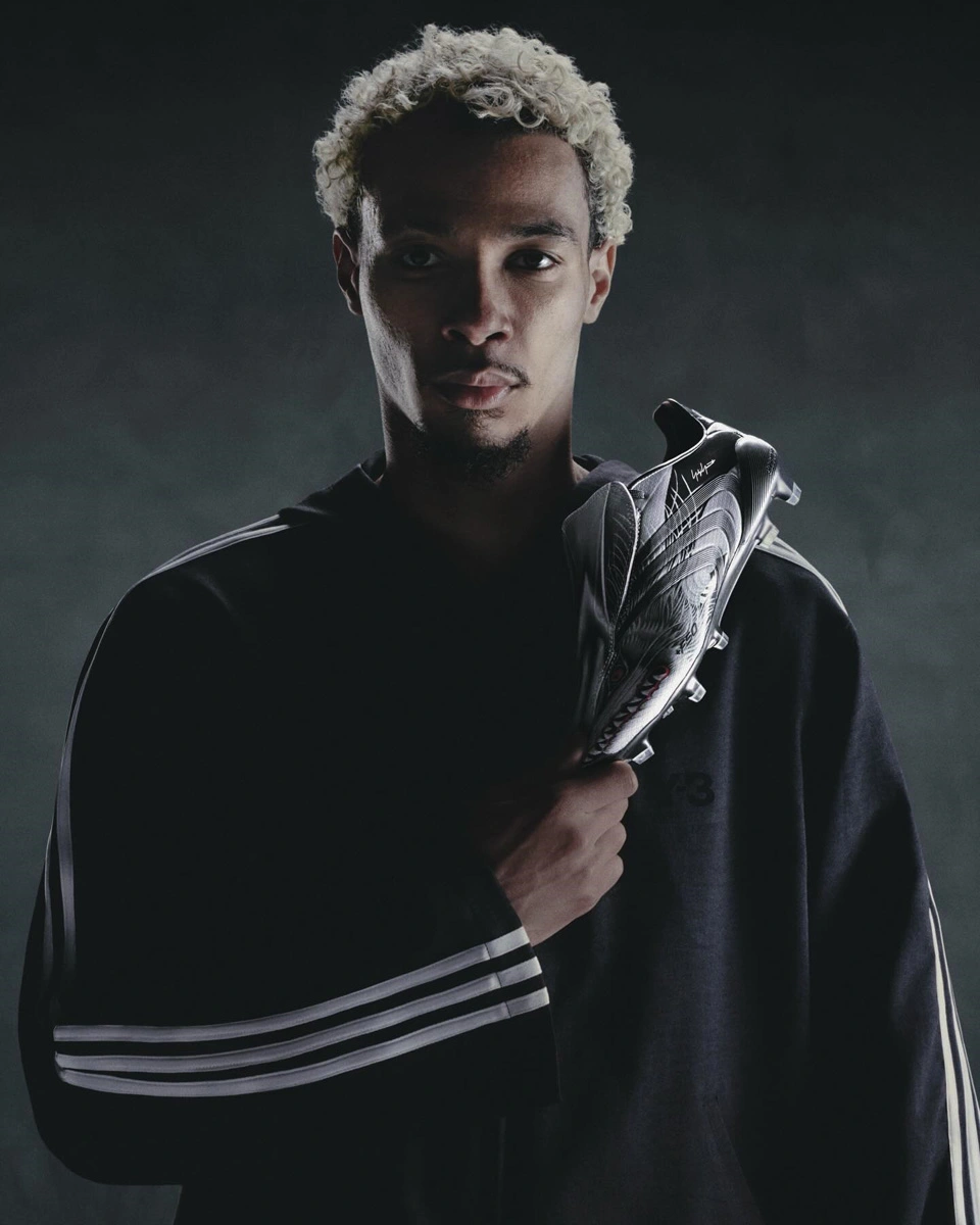 阿迪达斯携手山本耀司重塑 Y-3 F50 TUNIT 系列 © 球衫堂 kitstown 阿迪达斯携手山本耀司重塑 Y-3 F50 TUNIT 系列 © 球衫堂 kitstown