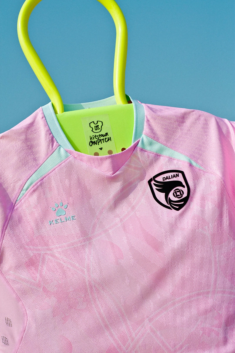 大连鲲城 2026 赛季主客场球衣 © 球衫堂 kitstown 大连鲲城 2026 赛季主客场球衣 © 球衫堂 kitstown