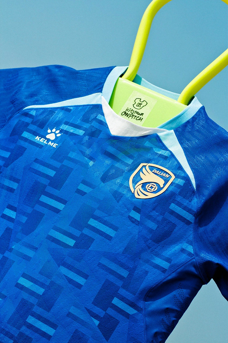 大连鲲城 2026 赛季主客场球衣 © 球衫堂 kitstown 大连鲲城 2026 赛季主客场球衣 © 球衫堂 kitstown