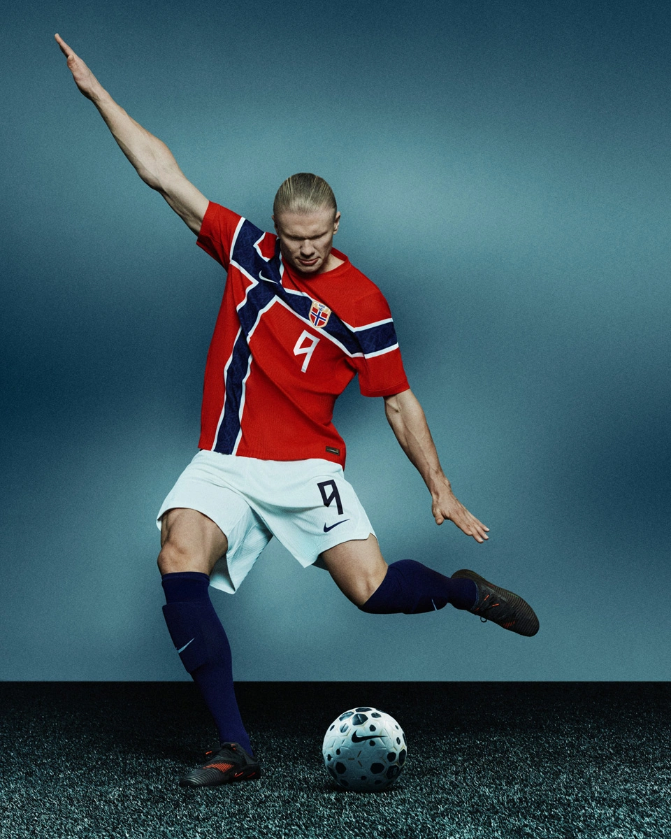 挪威国家队 2026 世界杯主客场球衣 © 球衫堂 kitstown 挪威国家队 2026 世界杯主客场球衣 © 球衫堂 kitstown