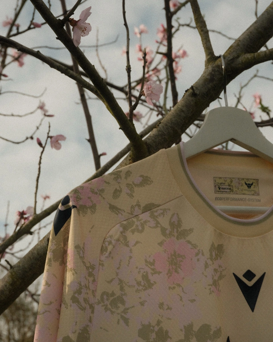 Macron × 牛津联 × 阿什莫利恩博物馆联名球衣 © 球衫堂 kitstown Macron × 牛津联 × 阿什莫利恩博物馆联名球衣 © 球衫堂 kitstown