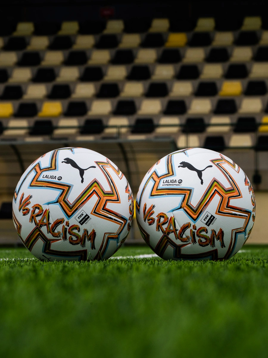 PUMA 发布男女足西甲联赛反种族主义比赛用球 © 球衫堂 kitstown