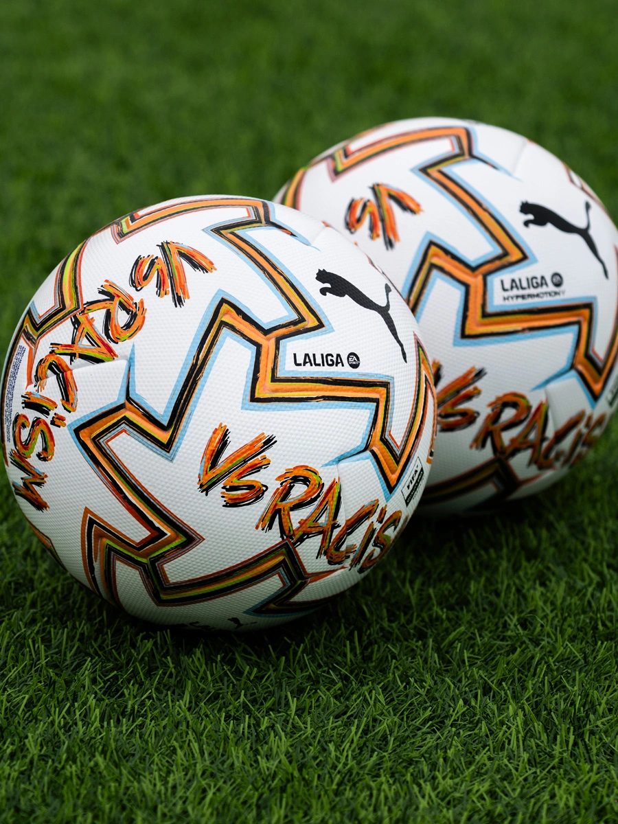 PUMA 发布男女足西甲联赛反种族主义比赛用球 © 球衫堂 kitstown