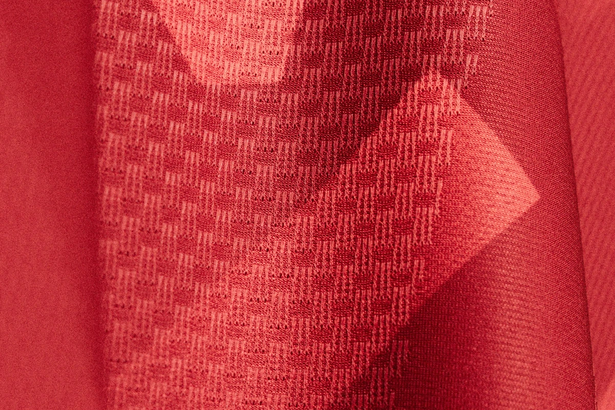 阿联酋国家队 2026-27 赛季客场球衣 2026-27 赛季主场球衣 © 球衫堂 kitstown