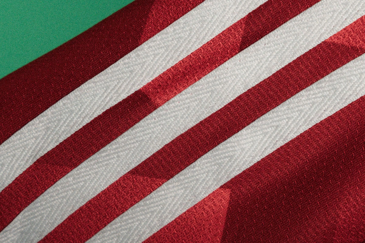 阿联酋国家队 2026-27 赛季客场球衣 2026-27 赛季主场球衣 © 球衫堂 kitstown