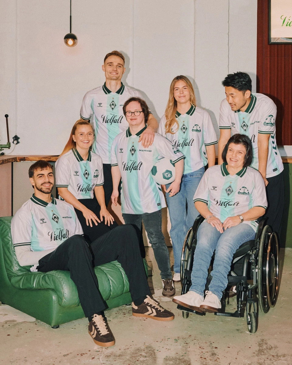 云达不来梅 2025-26 赛季“我们即多样性”特别版球衣 © 球衫堂 kitstown