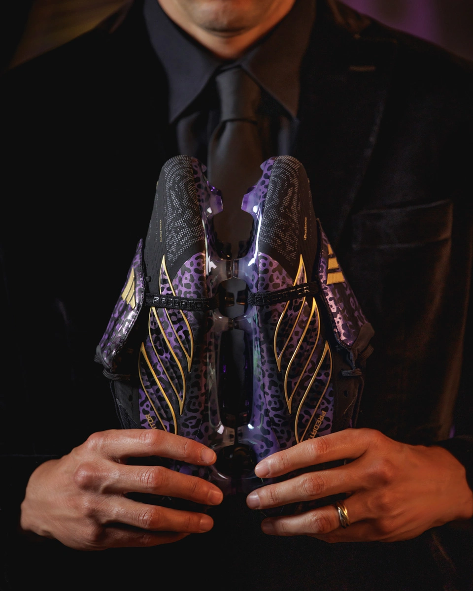 阿迪达斯发布卡卡专属签名款 PREDATOR 战靴 © 球衫堂 kitstown