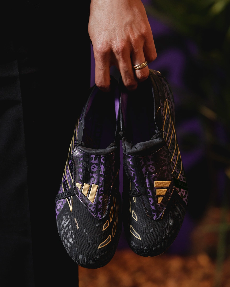 阿迪达斯发布卡卡专属签名款 PREDATOR 战靴 © 球衫堂 kitstown