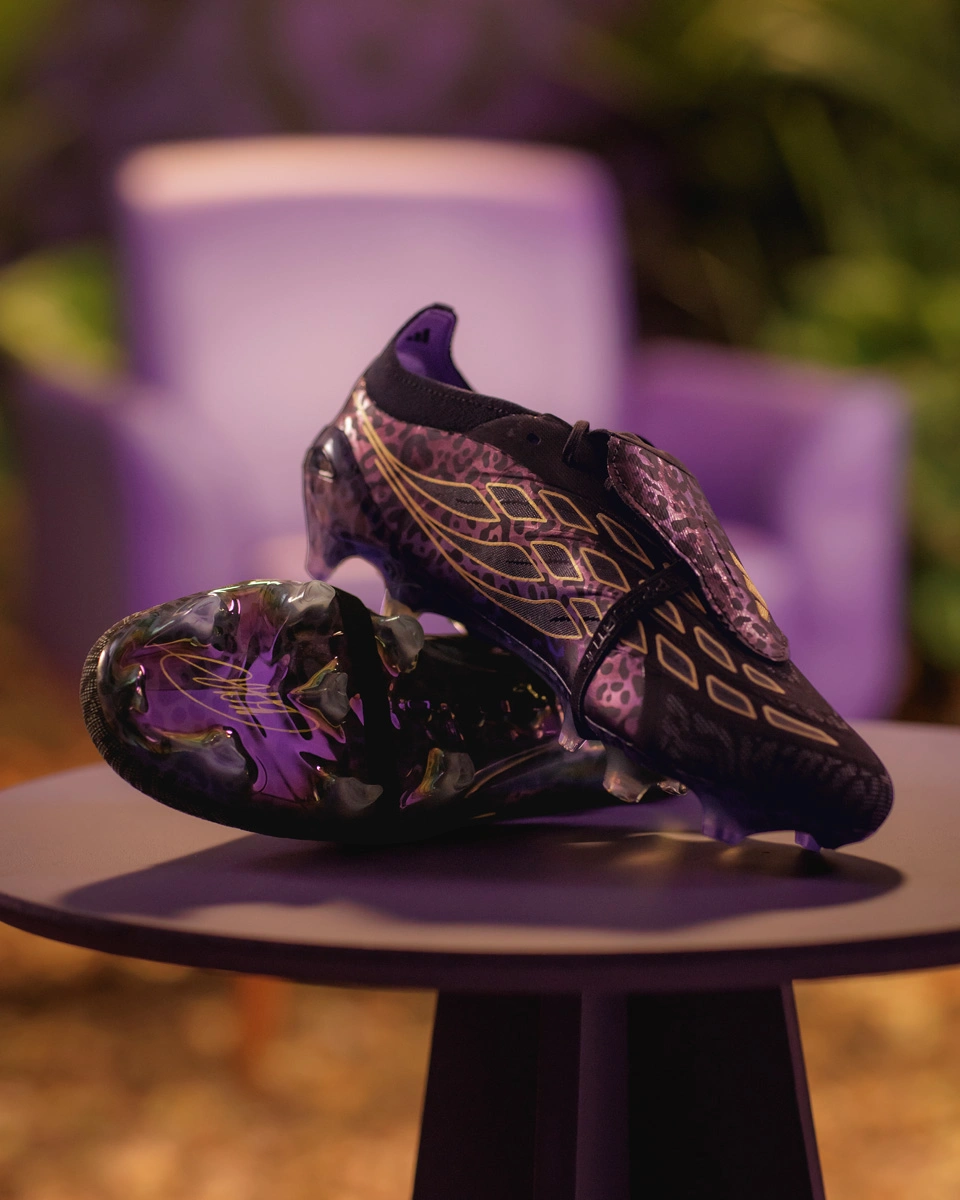 阿迪达斯发布卡卡专属签名款 PREDATOR 战靴 © 球衫堂 kitstown