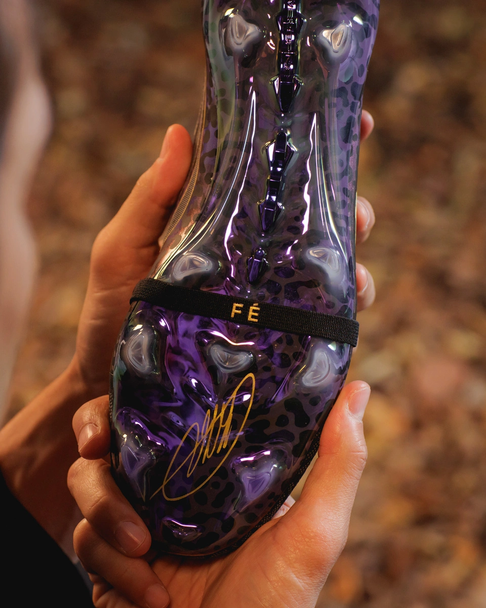 阿迪达斯发布卡卡专属签名款 PREDATOR 战靴 © 球衫堂 kitstown