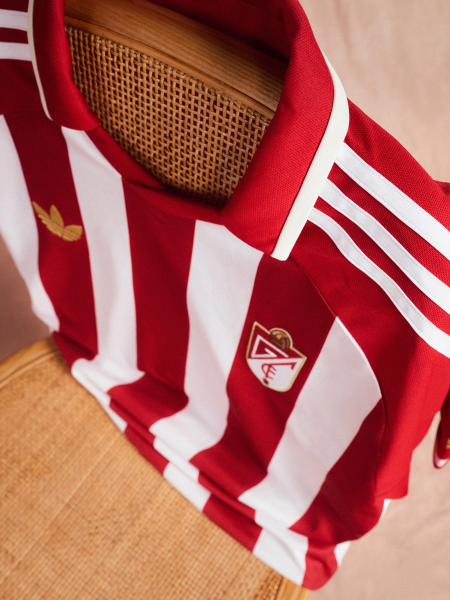 adidas × 西甲联赛 2025-26 赛季“复古比赛日”球衣 © 球衫堂 kitstown adidas × 西甲联赛 2025-26 赛季“复古比赛日”球衣 © 球衫堂 kitstown