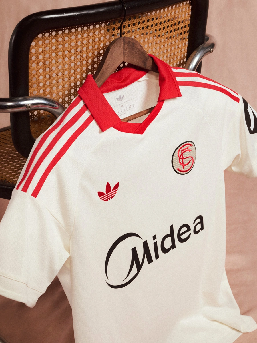 adidas × 西甲联赛 2025-26 赛季“复古比赛日”球衣 © 球衫堂 kitstown adidas × 西甲联赛 2025-26 赛季“复古比赛日”球衣 © 球衫堂 kitstown