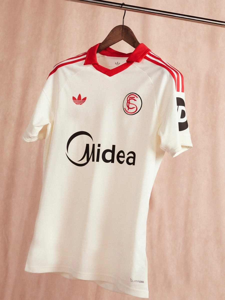 adidas × 西甲联赛 2025-26 赛季“复古比赛日”球衣 © 球衫堂 kitstown adidas × 西甲联赛 2025-26 赛季“复古比赛日”球衣 © 球衫堂 kitstown