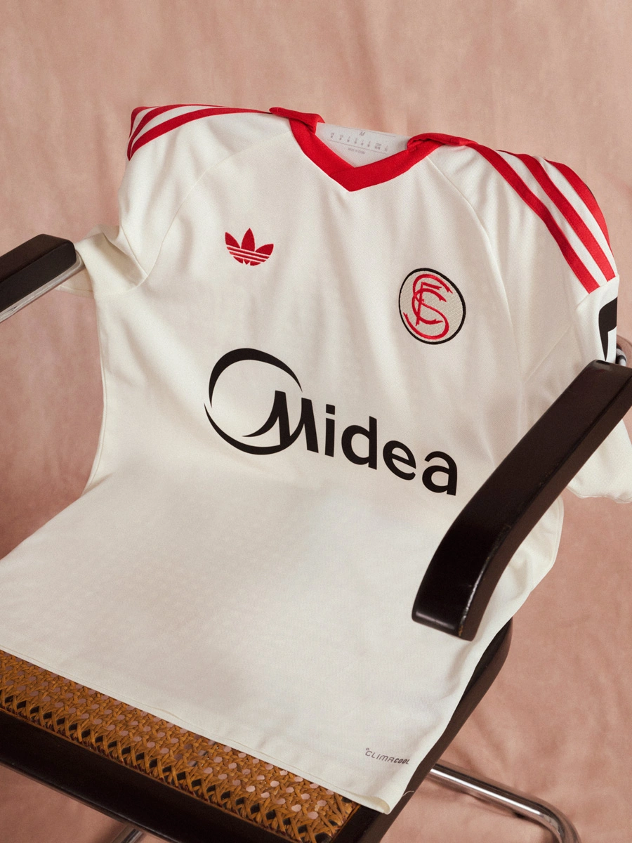 adidas × 西甲联赛 2025-26 赛季“复古比赛日”球衣 © 球衫堂 kitstown adidas × 西甲联赛 2025-26 赛季“复古比赛日”球衣 © 球衫堂 kitstown