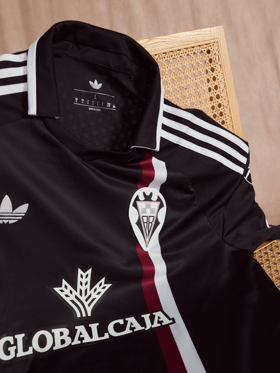 adidas × 西甲联赛 2025-26 赛季“复古比赛日”球衣 © 球衫堂 kitstown adidas × 西甲联赛 2025-26 赛季“复古比赛日”球衣 © 球衫堂 kitstown