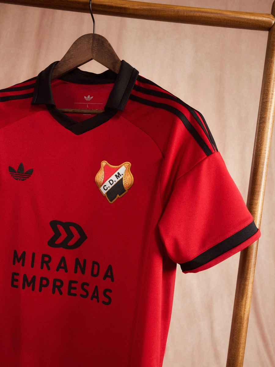 adidas × 西甲联赛 2025-26 赛季“复古比赛日”球衣 © 球衫堂 kitstown adidas × 西甲联赛 2025-26 赛季“复古比赛日”球衣 © 球衫堂 kitstown