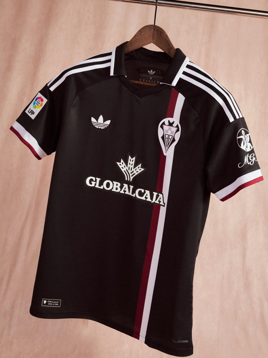 adidas × 西甲联赛 2025-26 赛季“复古比赛日”球衣 © 球衫堂 kitstown adidas × 西甲联赛 2025-26 赛季“复古比赛日”球衣 © 球衫堂 kitstown