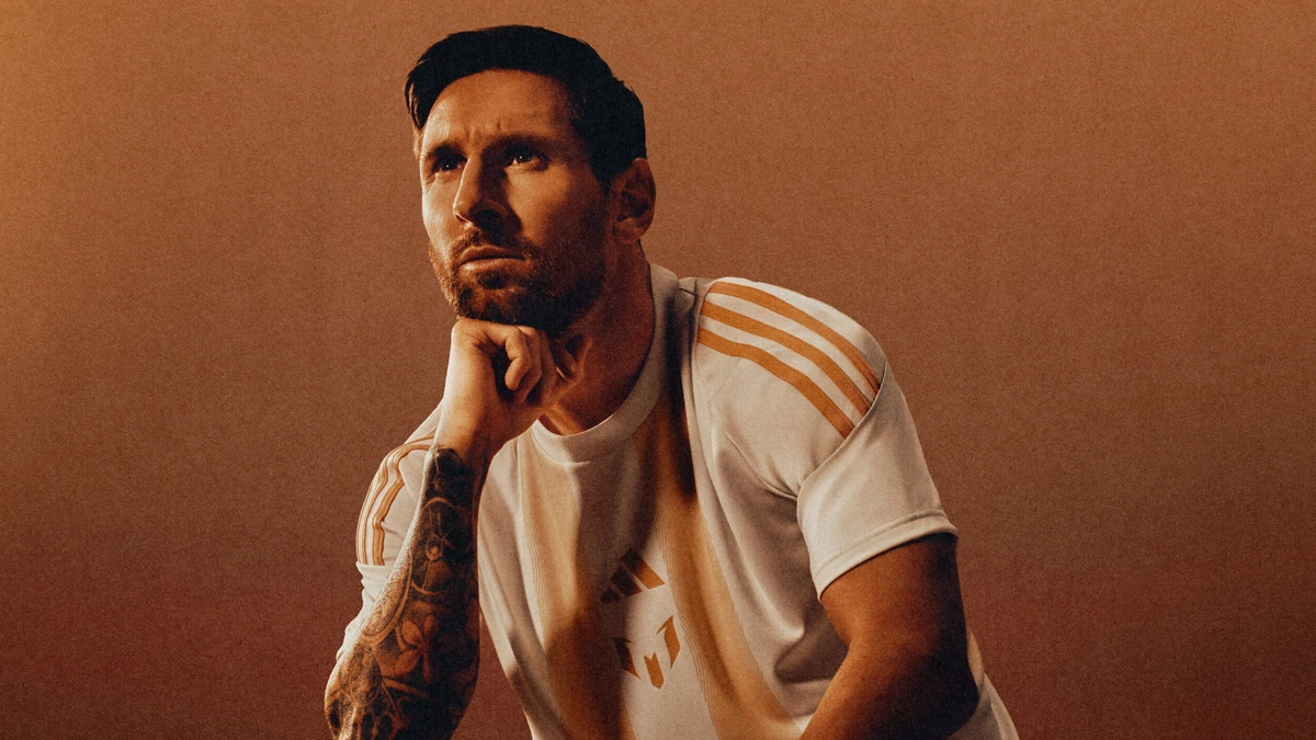 阿迪达斯发布梅西系列 F50 “鎏金时刻”配色战靴 © 球衫堂 kitstown 阿迪达斯发布梅西系列 F50 “鎏金时刻”配色战靴 © 球衫堂 kitstown