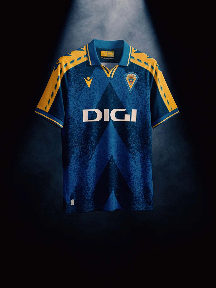 Macron × 西甲联赛 2025-26 赛季“复古比赛日”球衣 © 球衫堂 kitstown Macron × 西甲联赛 2025-26 赛季“复古比赛日”球衣 © 球衫堂 kitstown