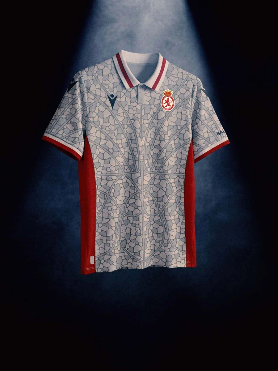 Macron × 西甲联赛 2025-26 赛季“复古比赛日”球衣 © 球衫堂 kitstown Macron × 西甲联赛 2025-26 赛季“复古比赛日”球衣 © 球衫堂 kitstown